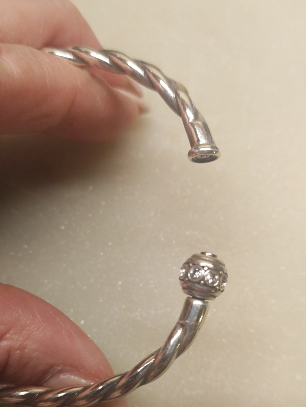 Brighton Shimmer Charm Hinged Bracelet JB2882 - Like New! - Picture 2 of 9